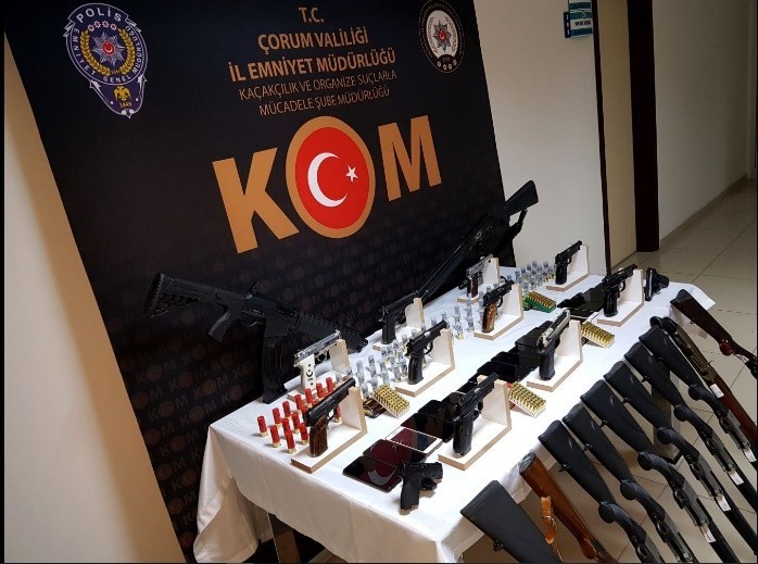 Emniyet suç örgütüne yönelik operasyonun görüntülerini paylaştı 