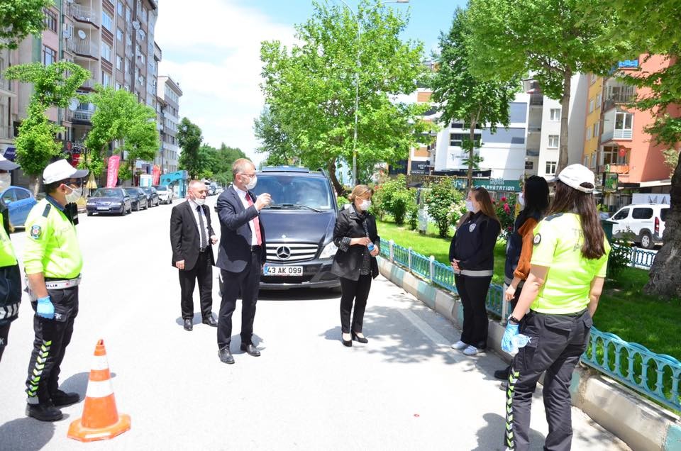 Emniyet ve sağlık çalışanlarına bayram ziyareti 