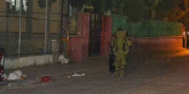 Emniyetin arka sokağında şüpheli poşet alarmı