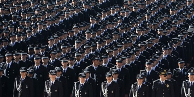 104 kişi terfi etti