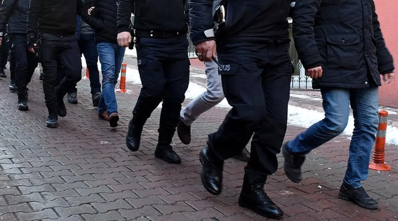 Emniyette köstebek operasyonu! 9'u polis 17 şüpheliye gözaltı