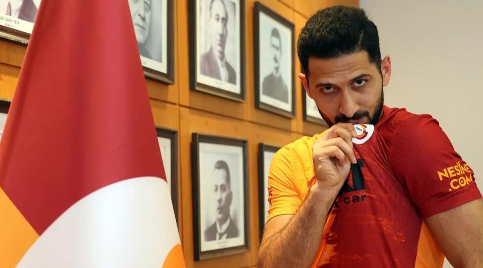 Emre Akbaba resmen imzalıyor!