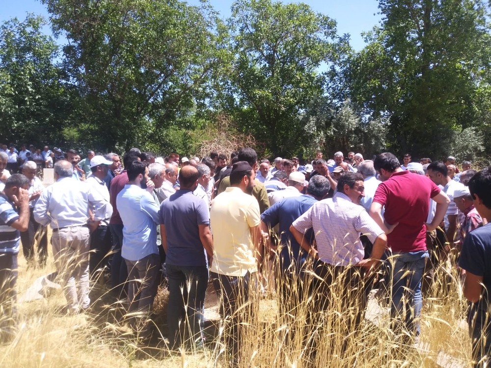 Emre Akbaba’nın dedesi hayatını kaybetti 