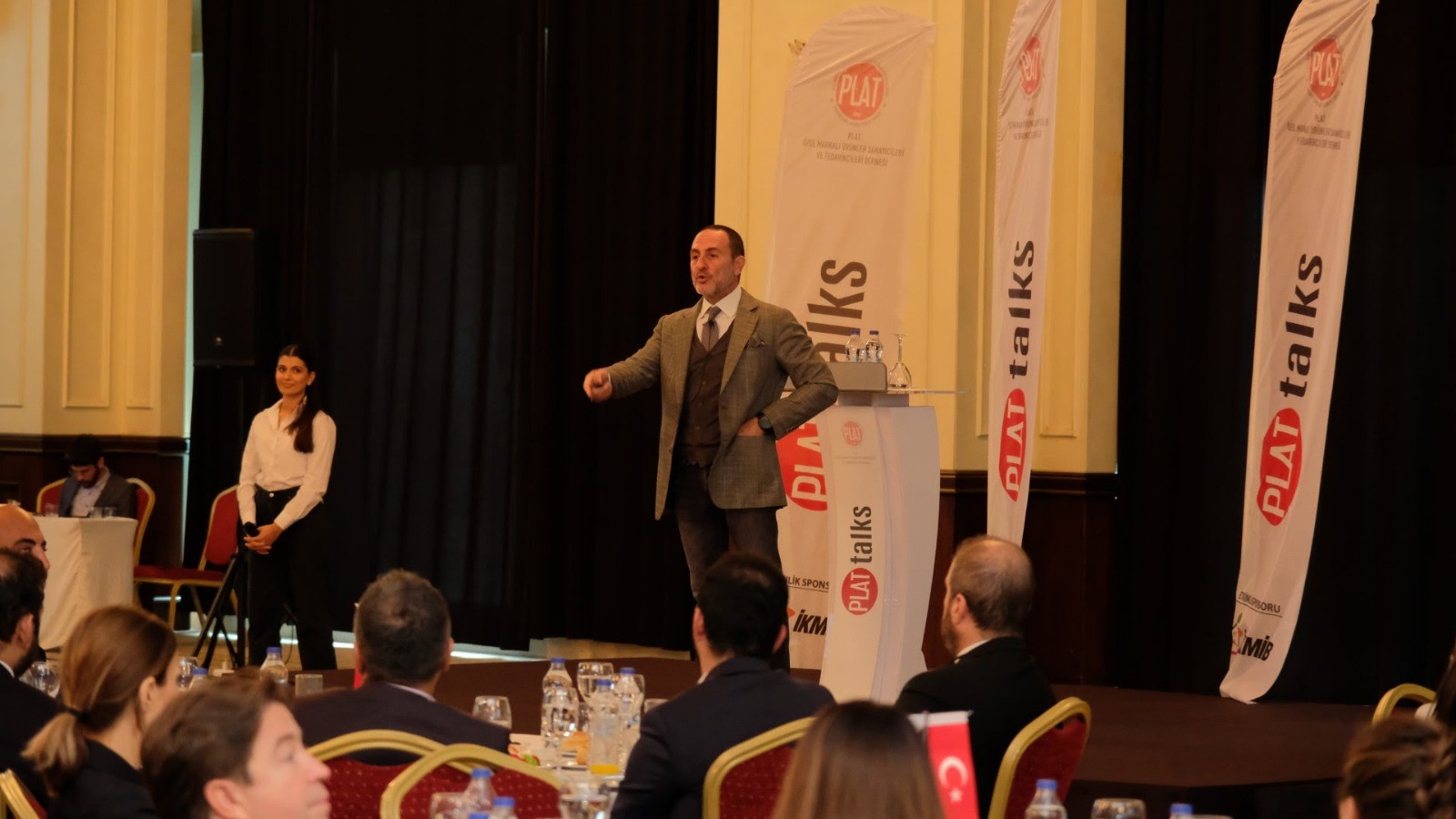 Emre Alkin’den sektör temsilcilerine uyarı: Piyasaya göre şekil almalısınız