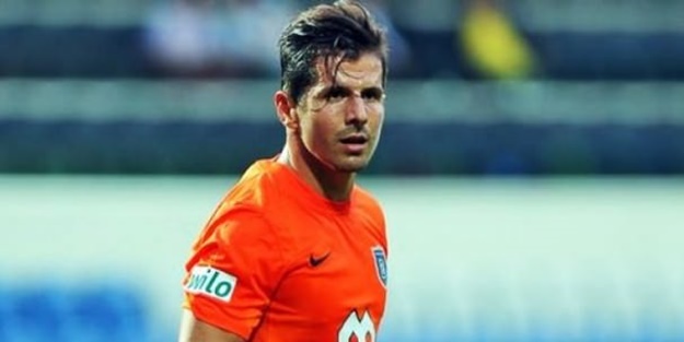 Emre Belözoğlu beklenen imzayı attı!