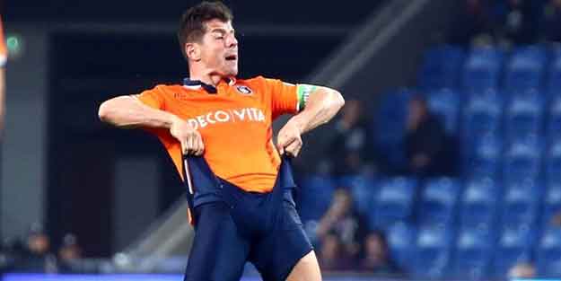 Emre Belözoğlu çıldırdı! Formasını yırttı