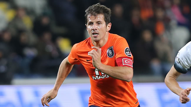 Emre Belözoğlu: Fenerbahçe'den ayrılma şeklim içimde yaradır