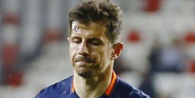 Emre Belözoğlu'na protesto