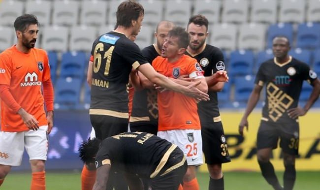 Emre Belözoğlu'ndan Süper Lig'de bir ilk!