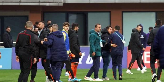 Emre Belözoğlu'nu soyunma odasına sokamadılar