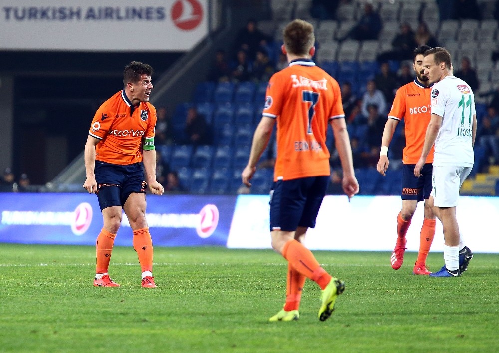 Emre formasını yırttı 