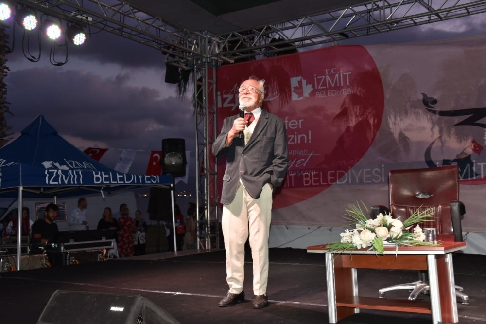 Emre Kongar, İzmitliler’le buluştu 