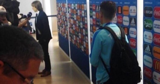 Emre, Modric'i selfie için böyle bekledi