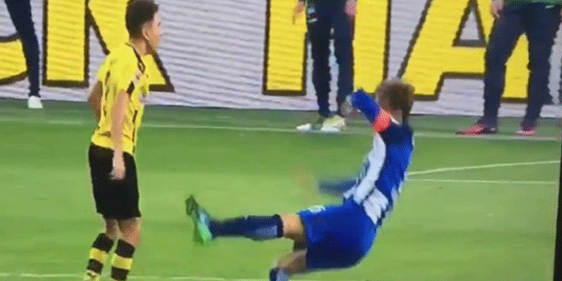 Emre Mor çıldırdı! Rakibini yere serdi