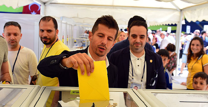 Emre oyunu kullandı