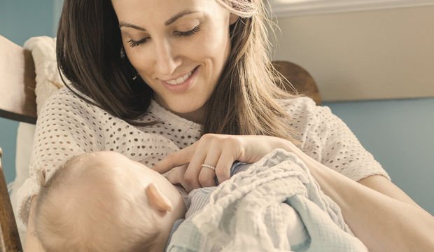 Emzirmek, ani bebek ölümü riskini azaltıyor