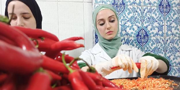 En acı biberden en tatlı reçelleri üretiyor