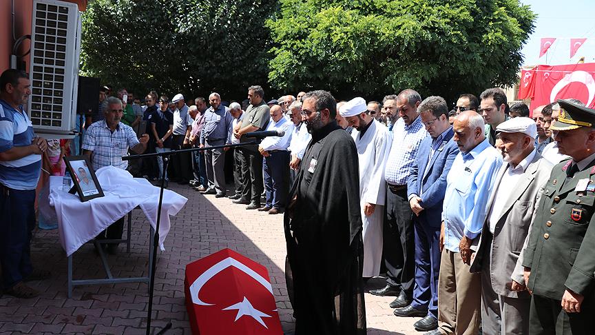 En acılı son görev... Baba imam, oğlu cenaze