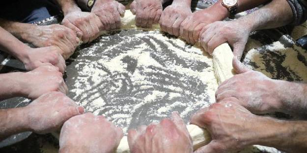 En az 6 kişiyle yapılıyor, yapımı saatler sürüyor