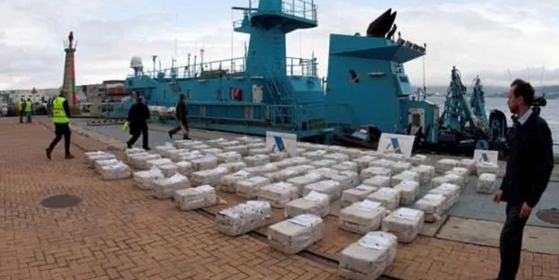 En az bir yıl sürüklenmiş olabilir! Karaya vurdu