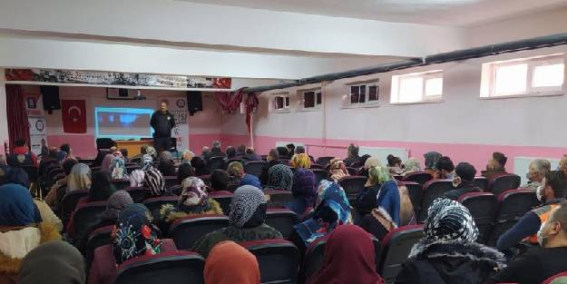 En iyi Narkotik Polisi Anne ve KADES semineri yapıldı