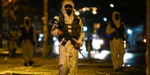 En kanlı koronavirüs önlemi... Kurallara uymayanlar infaz ediliyor