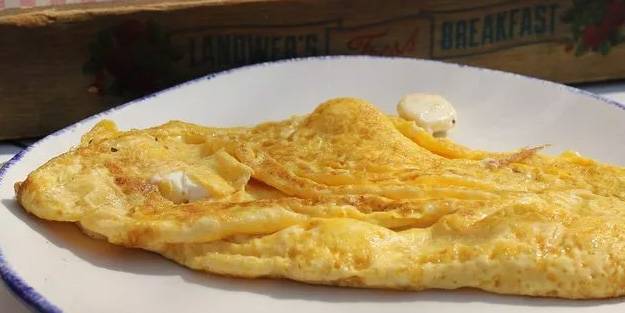 En kolay omlet tarifi nasıl yapılır?