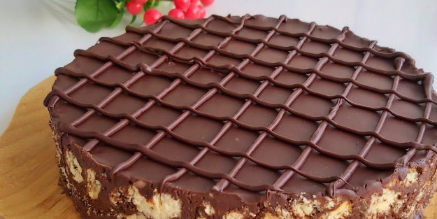 En kolay pasta tariflerinden: Bisküvili mozaik pasta tarifi