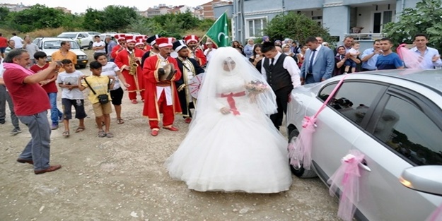 En milli gelin alma... Gelini mehterle aldı!