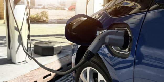 En uzun menzile sahip elektrikli otomobiller hangileri? Zirvedeki marka şaşırtıyor