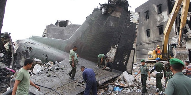 Endonezya ordusunun neden uçağı düştü?