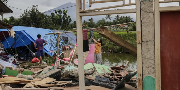 Endonezya’da deprem! Can kaybı 321'e ulaştı