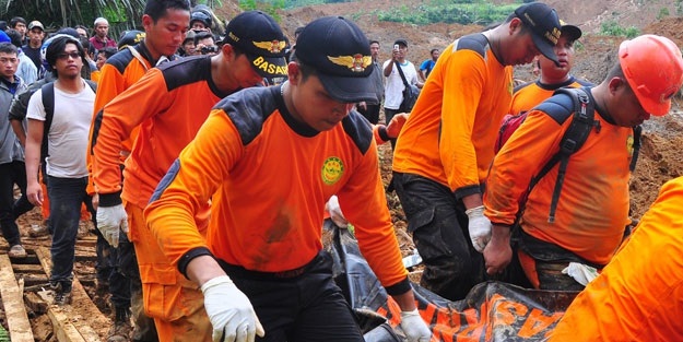 Endonezya'da heyelan ölenlerin sayısı 79'a çıktı