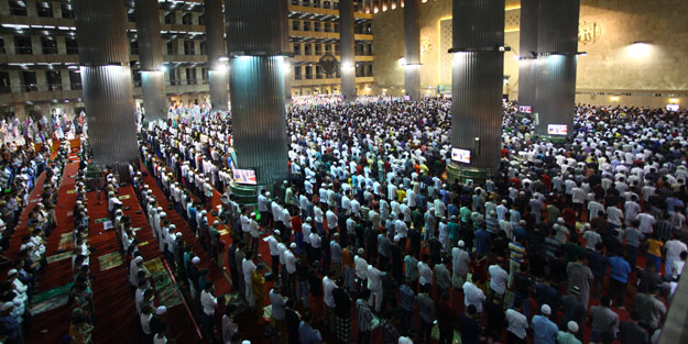 Endonezya'da ilk teravih namazı