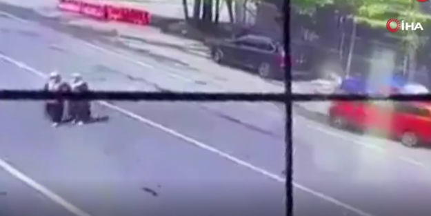 Endonezya’da kiliseye bombalı saldırı kamerada!