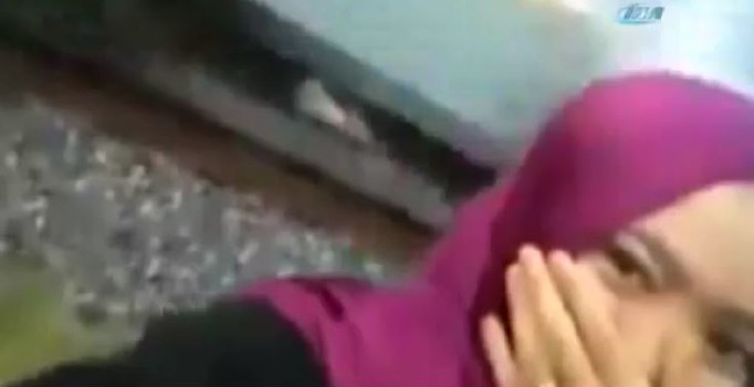 Endonezya'da korkunç ölümü öz çekimle kaydetti