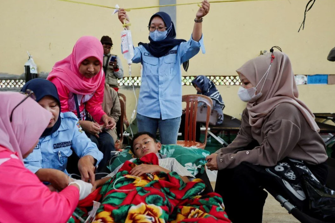 Endonezya’da okul yemeklerinden zehirlenenlerin sayısı 6 bine ulaştı