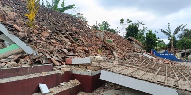 Endonezya'da şiddetli deprem! Onlarca ölü yüzlerce yaralı var