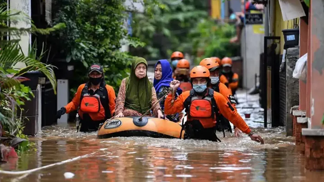 Endonezya'da şiddetli yağışlar sele yol açtı!