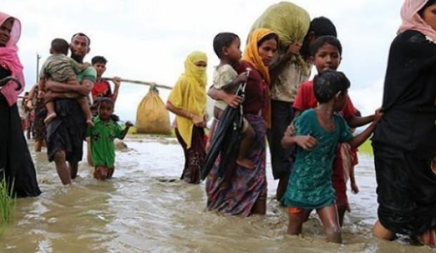 Endonezya'da tekneleri denizde sürüklenen 94 Arakanlı Müslüman kurtarıldı