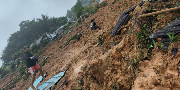 Endonezya'da toprak kayması felaketi: 11 ölü, 50 kayıp