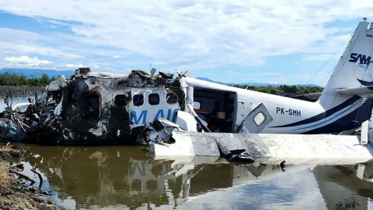 Endonezya’da uçak düştü! Çok sayıda ölü
