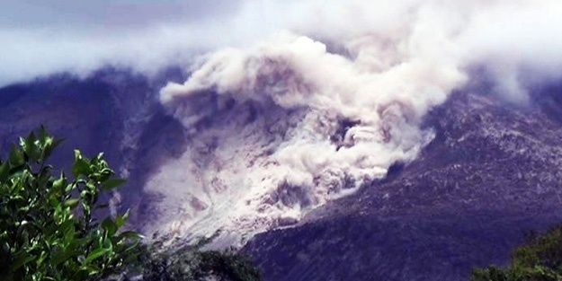 Endonezya’da yanardağ alarmı devam ediyor