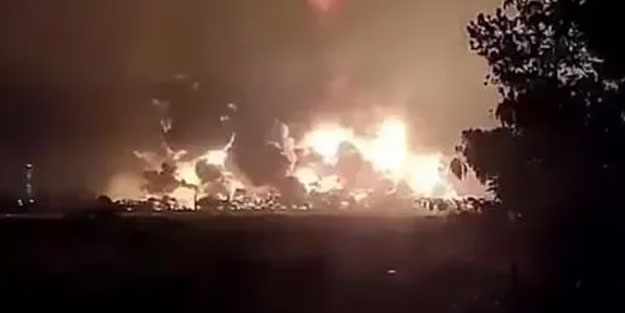 Endonezya'daki korkunç yangında 20 kişi yaralandı