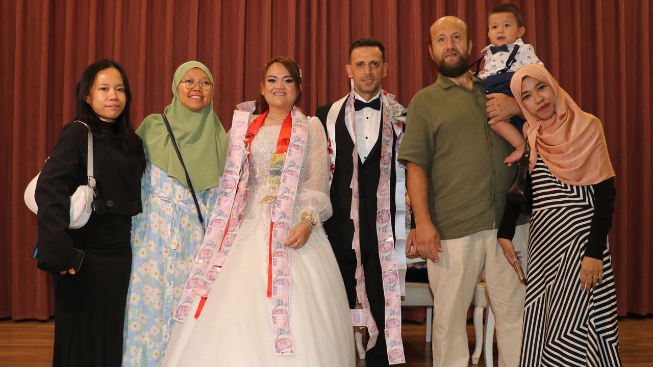 Endonezya'dan geldi, Trabzon'da gelin oldu