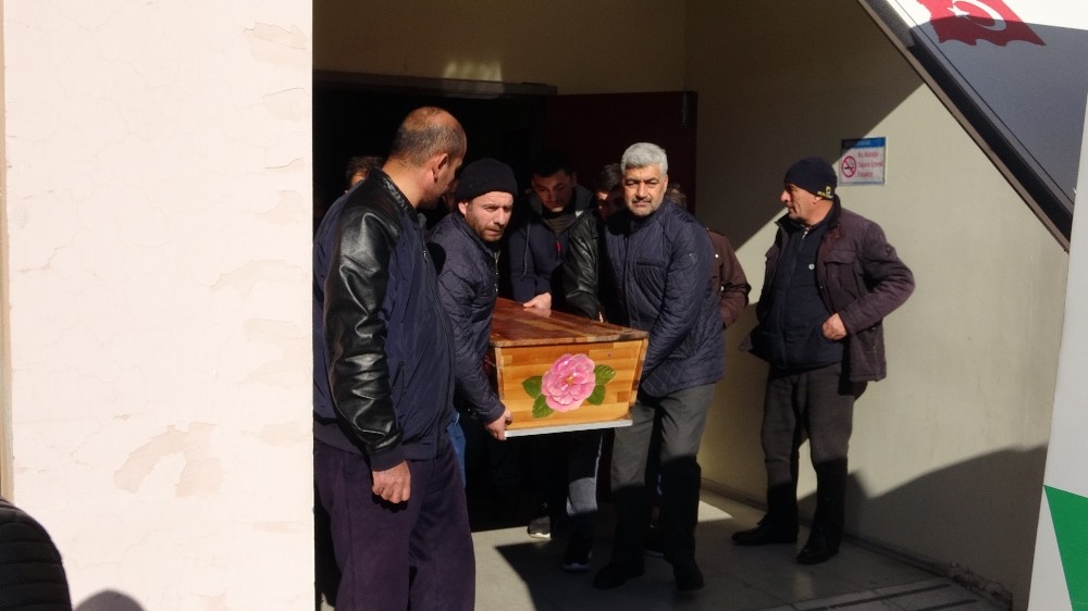 Endoskopi için ayakta geldiği hastaneden cenazesi çıktı 