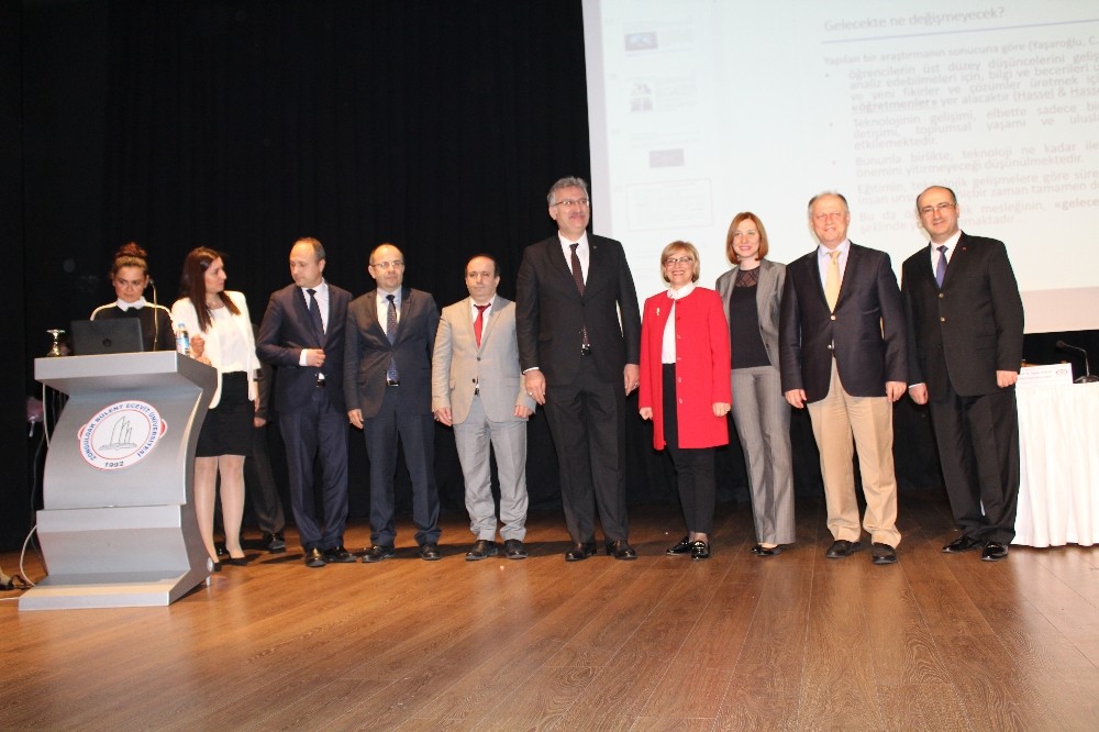 ‘Endüstri 4.0 ve Eğitime Yansımaları’ paneli yoğun katılımla gerçekleşti 