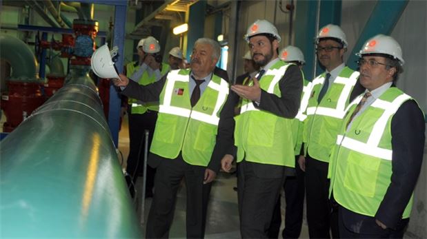 Enerji Bakanı Albayrak 'sahaya' indi