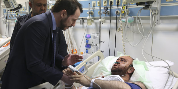 Berat Albayrak yaralıları ziyaret etti