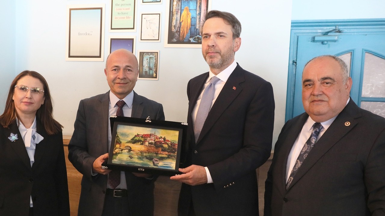 Enerji Bakanı Bayraktar'dan Amasra Belediyesi’ne ziyaret